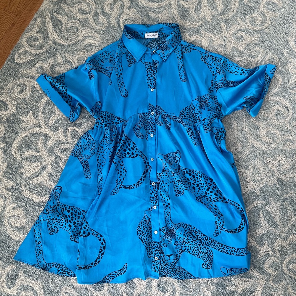 Vestique Cheetah Patterned Button-Up Blouse